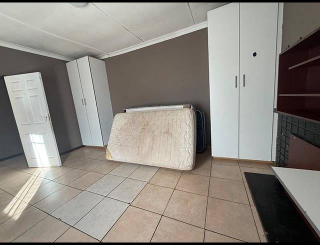 10 BEDROOM HOUSE FOR SALE IN VANDERBIJLPARK CE 2